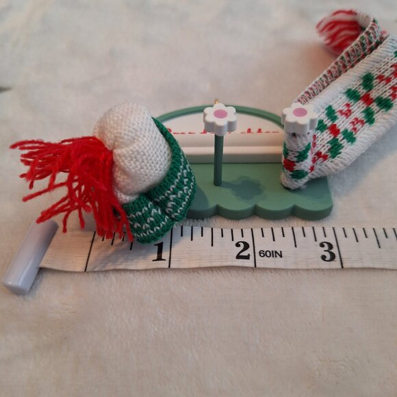 Hallmark GRANDDAUGHTER Keepsake Ornament Handcrafted Scarf Hat Shelf QXG5571 - Picture 8 of 8